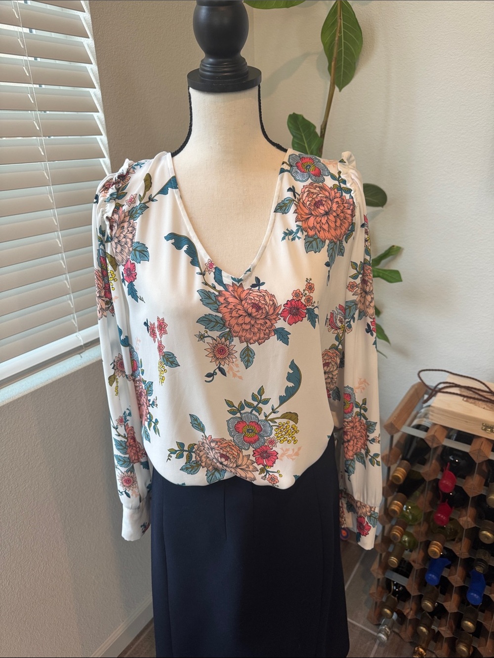 LOFT White Floral V-Neck Blouse with Multicolor floral - Picture 5 of 6